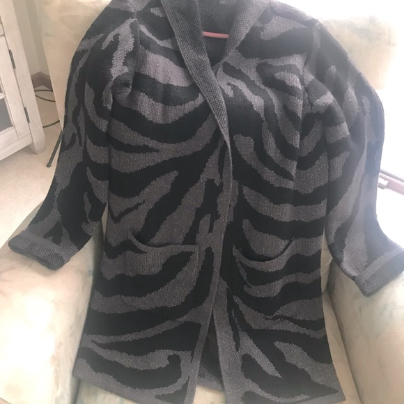 INC INTERNATIONAL CONCEPTS ANIMAL DESIGN HOODED SWEATER WITH POCKETS - Picture 3 of 9